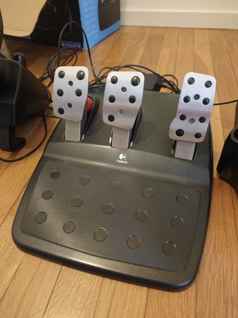 Logitech G25 (caixa é do g29)