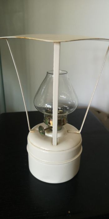 lampa naftowa bardzo oryginalna - biały stelaż wysokość 18 cm