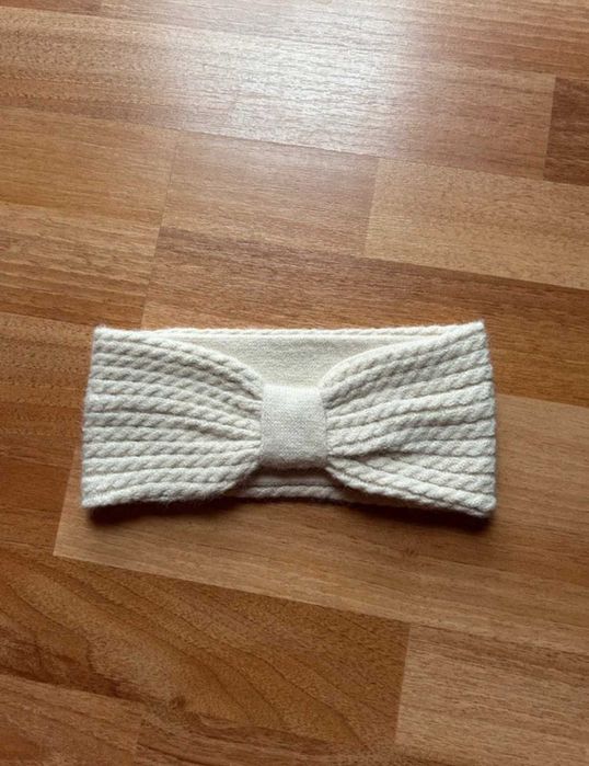 Nieużywana opaska kremowa na głowę idealna na zimę