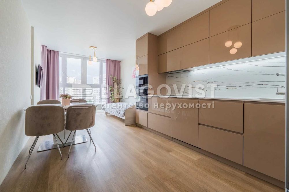 Продаж 3 к квартири з ремонтом Русанівська гавань