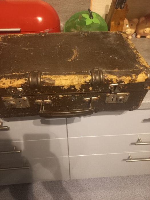 Stara tekturową walizka