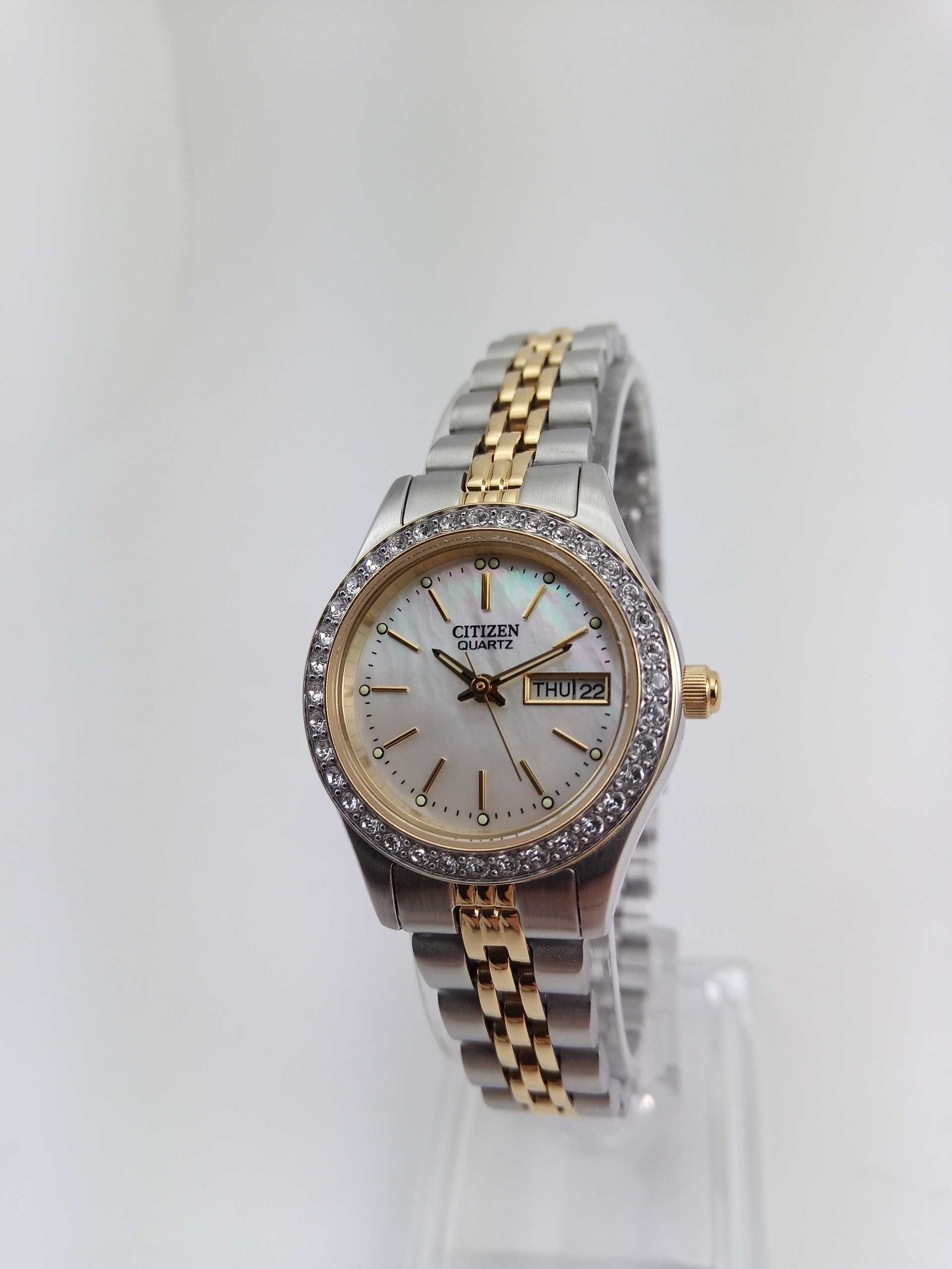 Японские женские часы Citizen EQ0534-50D с камнями Swarovski