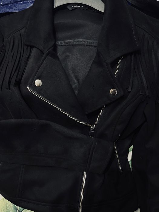 Zamszowa kurtka esmara czarna z frędzlami