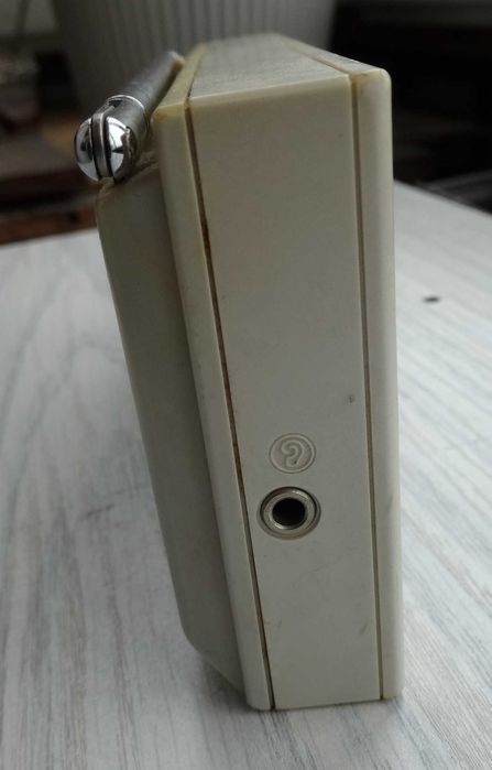 Портативнийі радіоприймач SONY ICF-12.