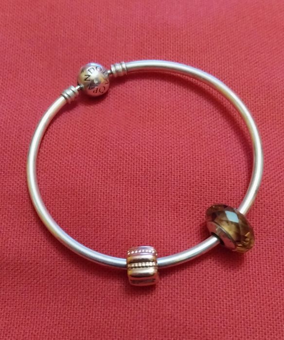 Pandora, pulseira + 2 contas prata/ouro
