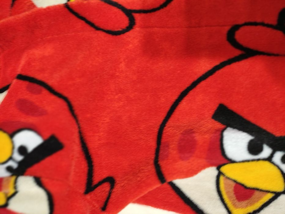 Гарненький тепленький халатик на дівчинку.В гарному стані.