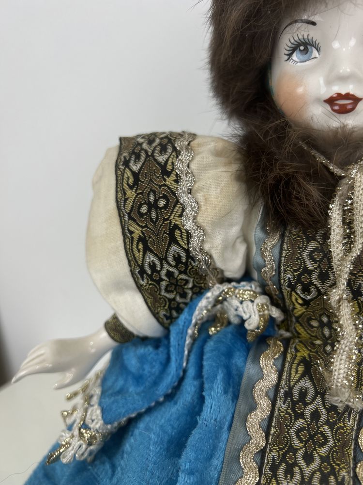 Колекційна лялька з парцеляни з кролячим хутром кукла