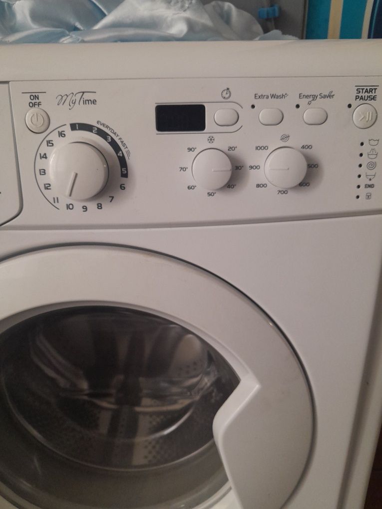 Maquina de lavar roupa da Indesit de 6 kl.como nova.