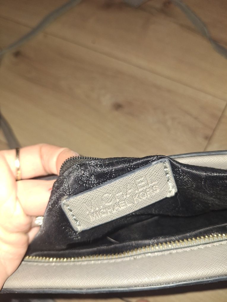 Damska torebka na ramię z dlugim paskiem michael kors