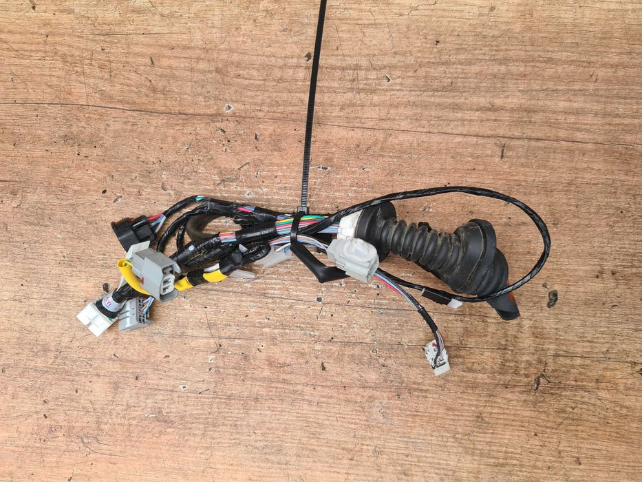 Suzuki Jimny IV 1.5 22r wiązka drzwi lewy przód