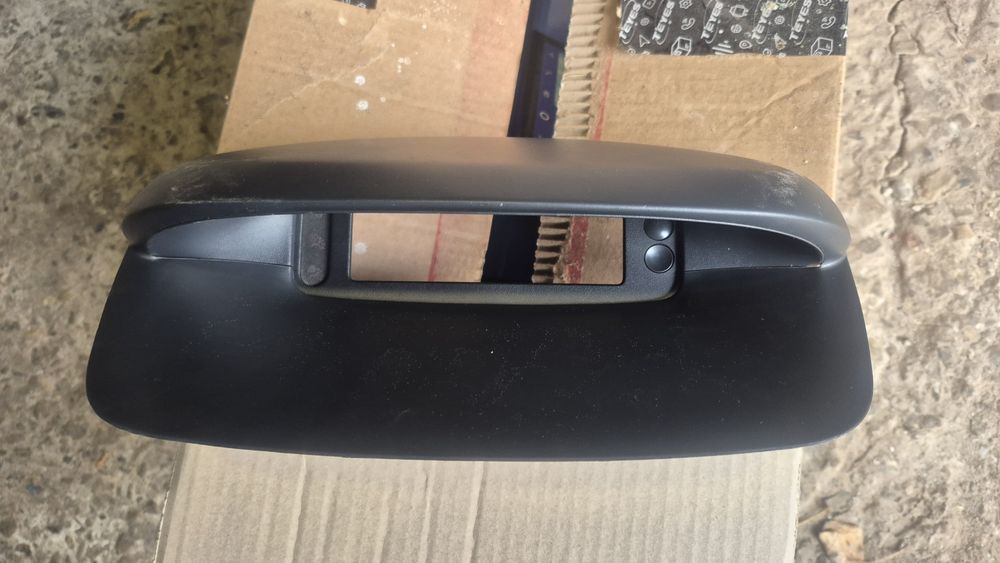 Козирок для магнітоли на Рено Меган 3