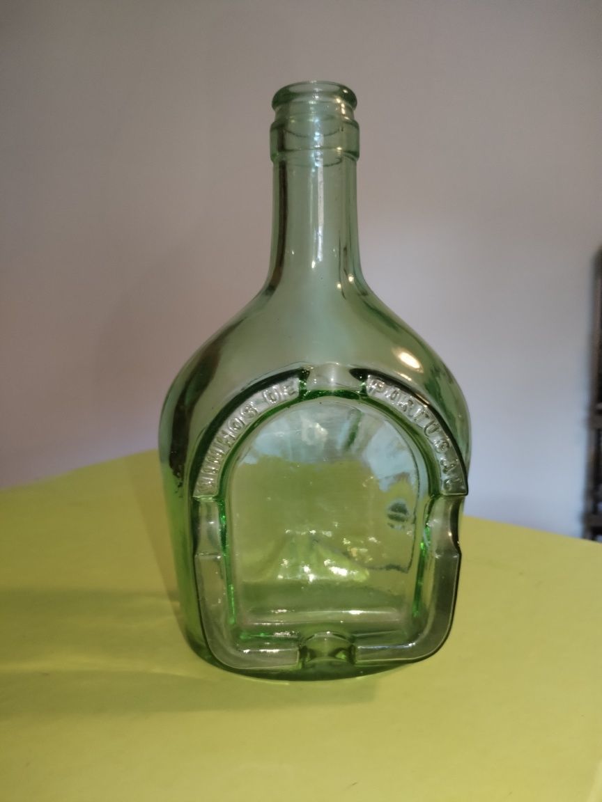 Garrafa Cinzeiro antiga em vidro verde.