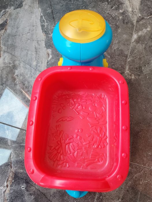 Паравозик fisher-price(музичний на батерейках)