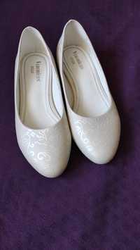 Туфлі білі 36 розмір