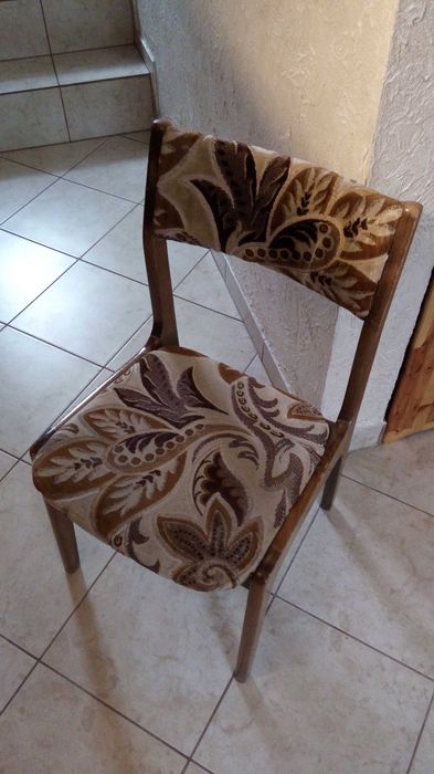 Krzesła drewniane 4szt w komplecie - stan dobry