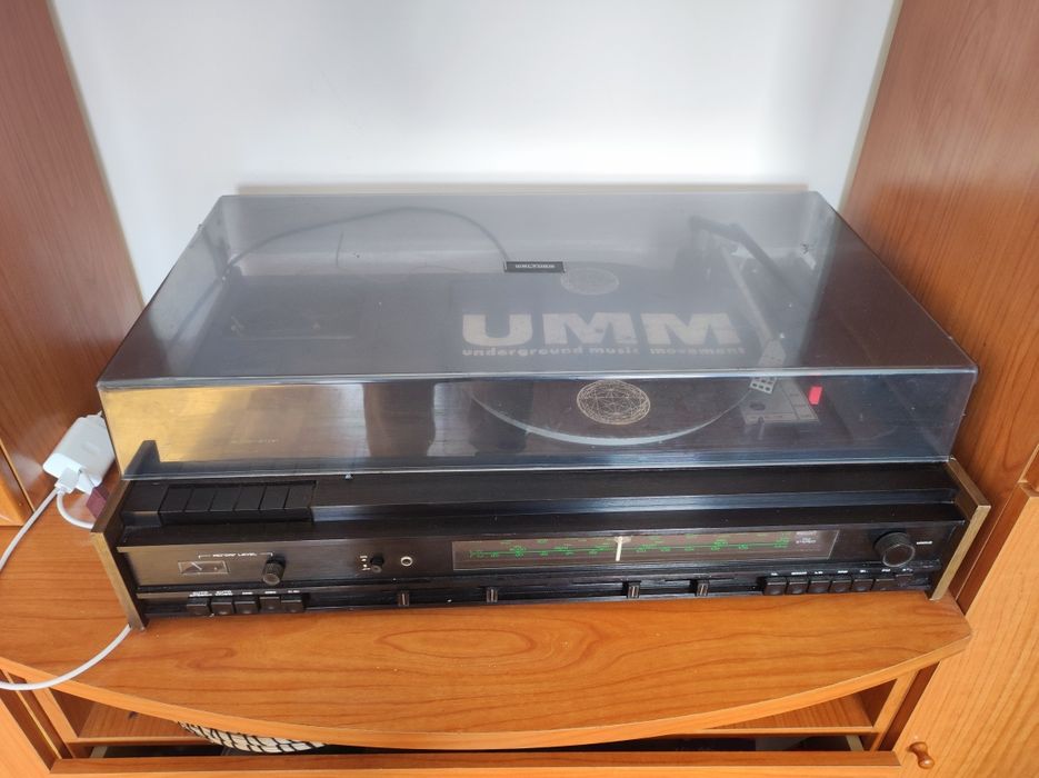 Gira discos, rádio e cassete