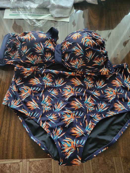 Продам жіночий купальник.