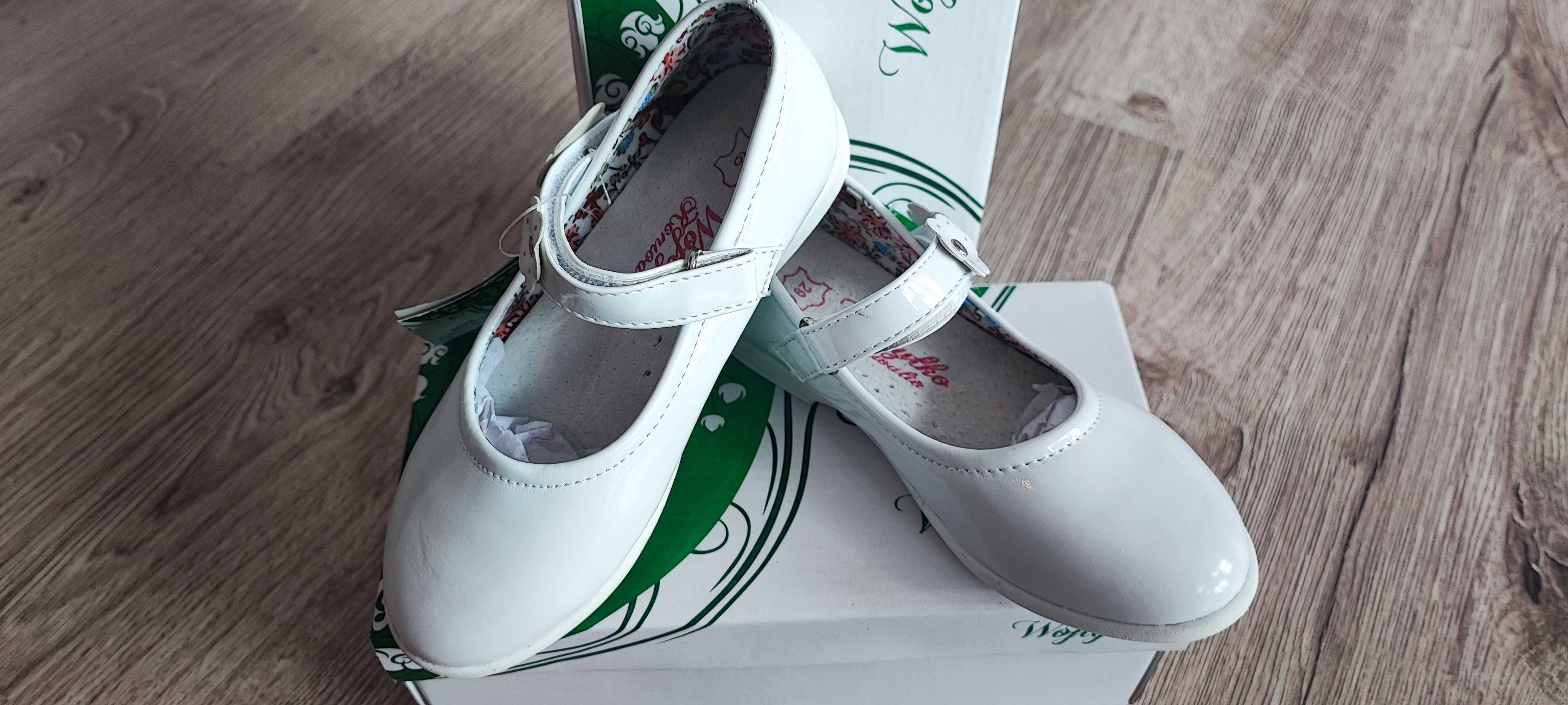 Buty, pantofelki białe lakierowane Wojtyłko r.29
