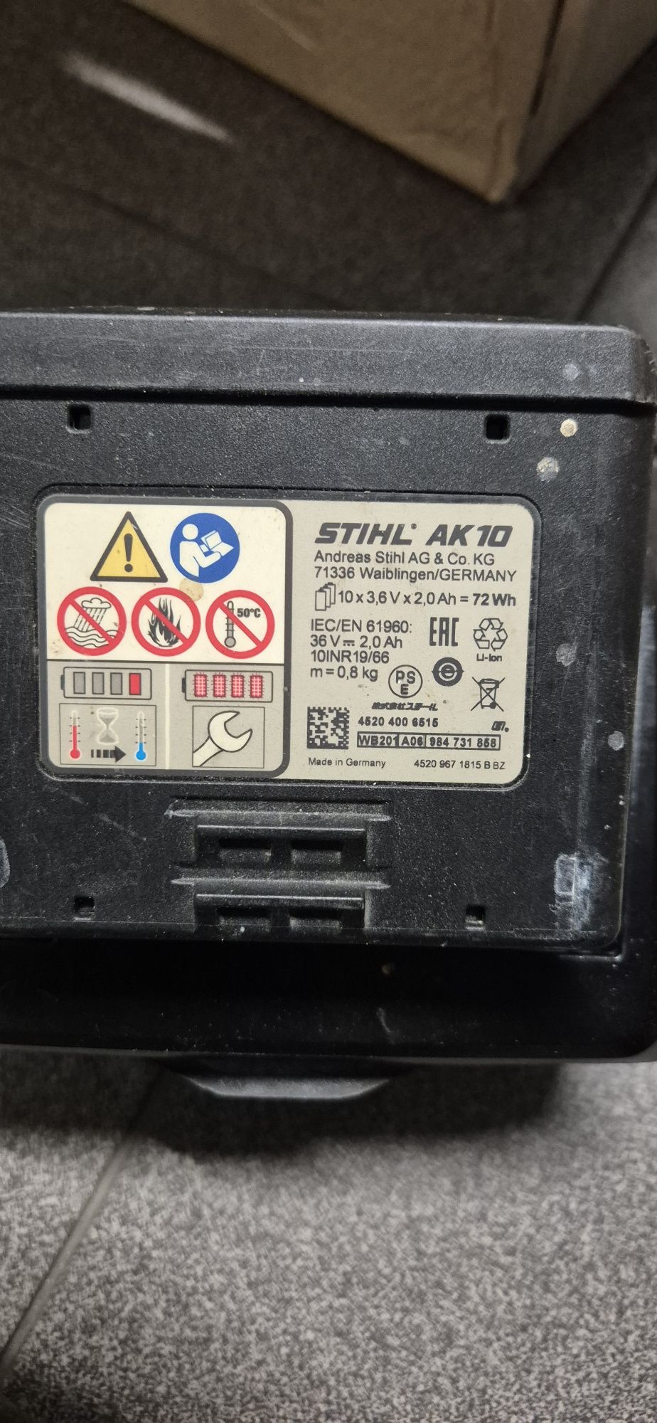 Stihl ładowarka i baterie 30ak i 10 ak