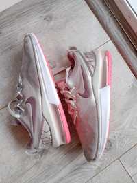 Sprzedam buty Nike 40