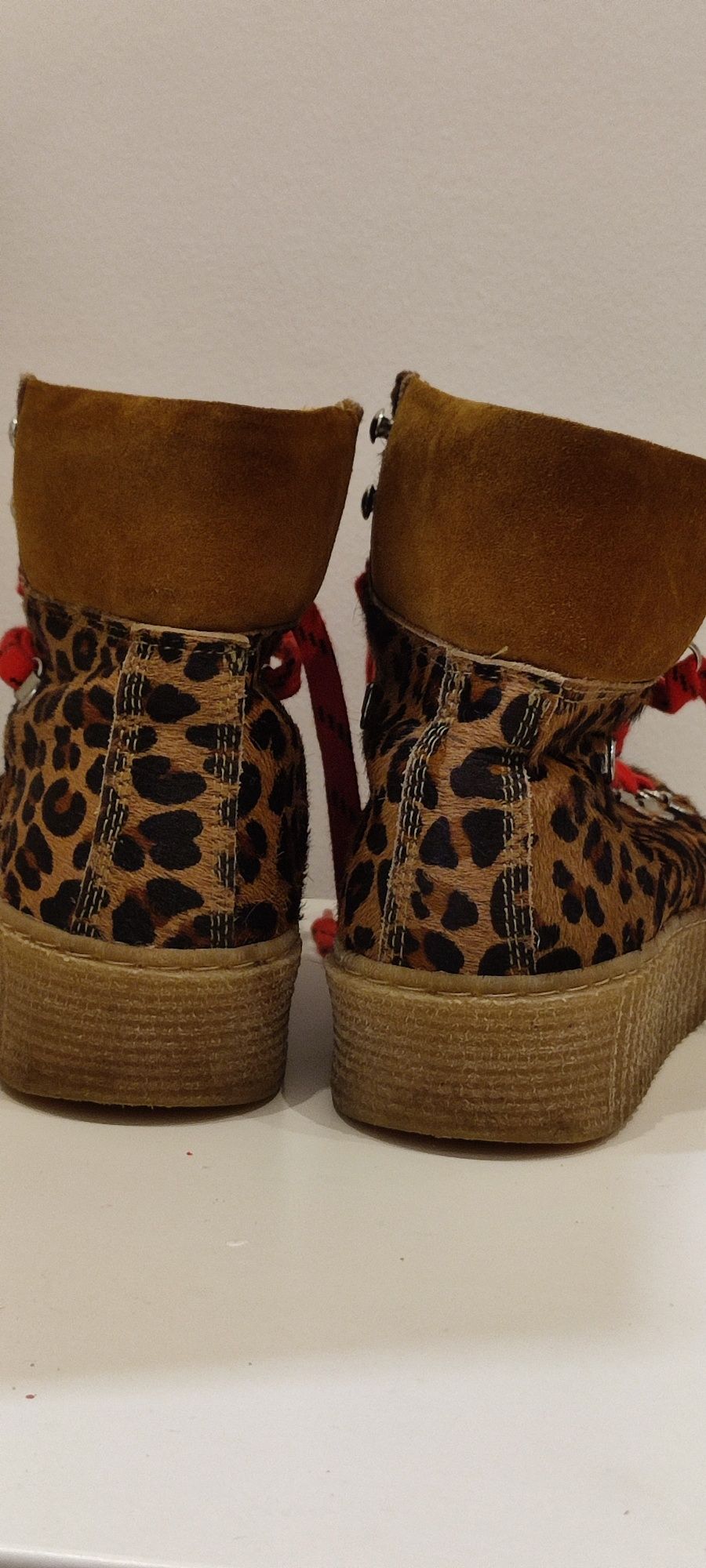 Sznurowane buty Shoe The Bear Agda Leo w kolorze brązowym w panterkę