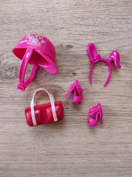 Набір аксесуарів для ляльки Барбі, взуття, кепка, сумка