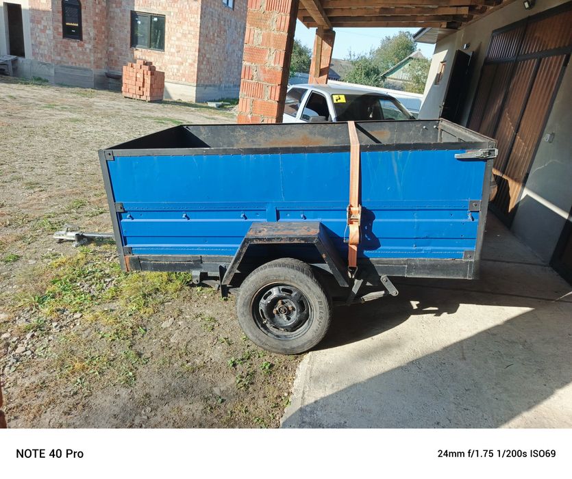 Прицеп хороший стан колеса жигульовські усилений тримає тону