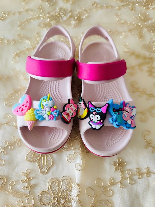 Crocs c10 26 27 sandały piankowe woda basen plaża przypinki Stitch kur