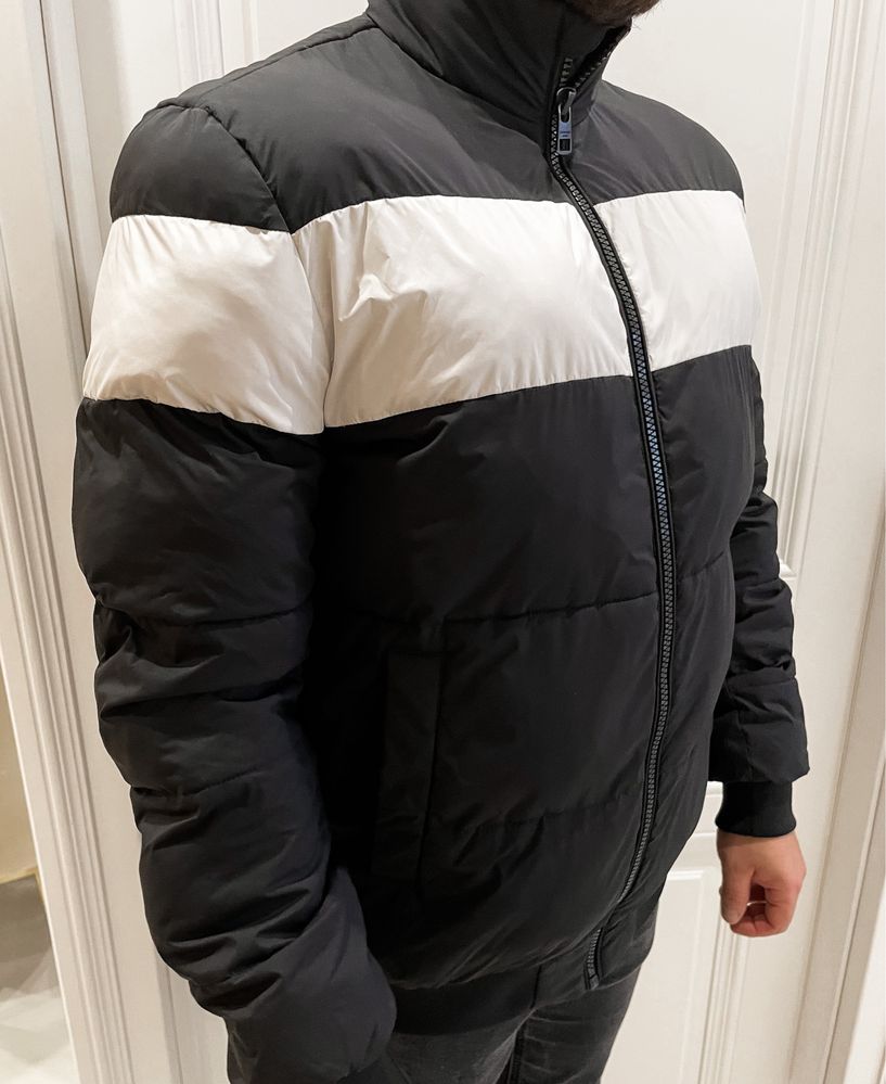 Czarna zimowa kurtka z dużym napisem Calvin Klein rozmiar XXL