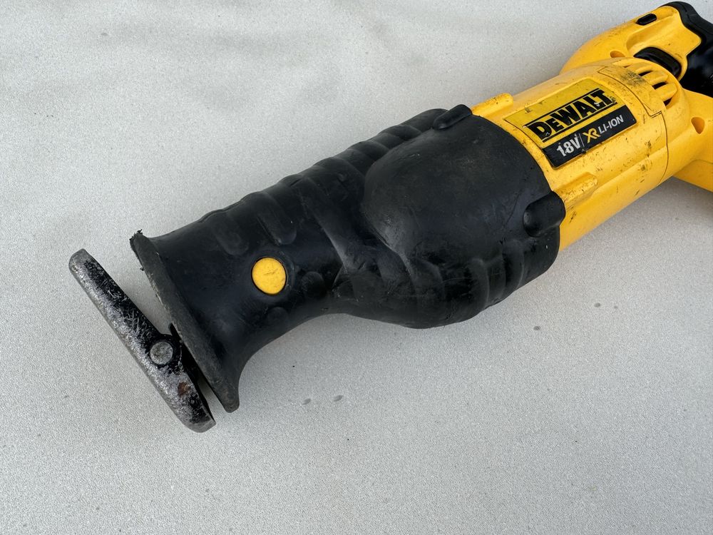 DEWALT  piła szablasta  DCS380