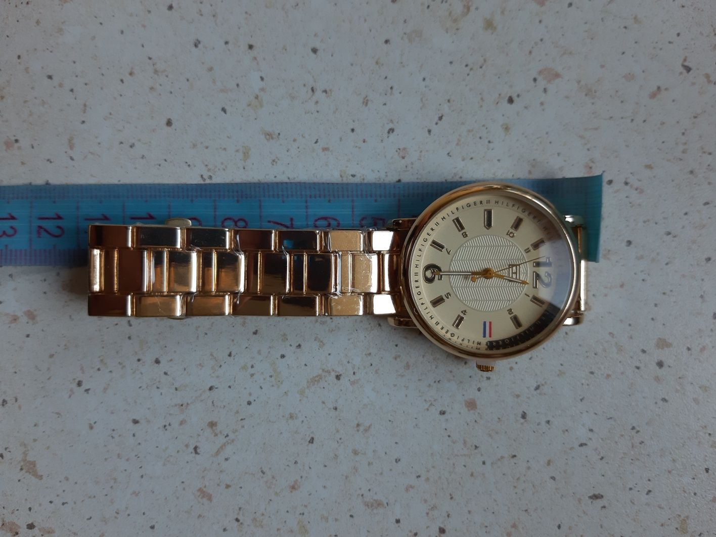 Nowy zegarek Damski na złotej bransolecie