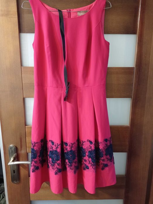 Sukienka malinowa z koronką r.38