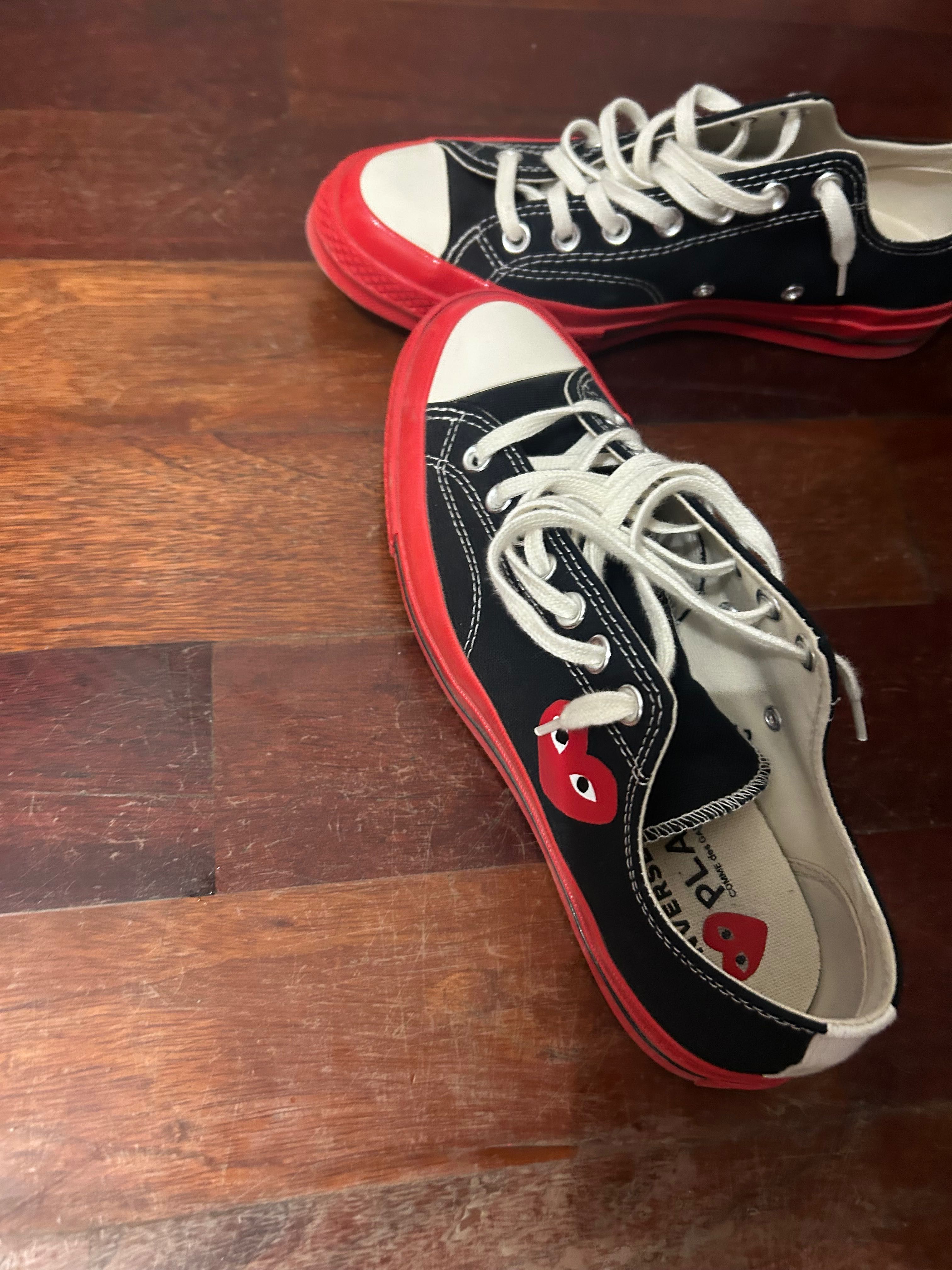 All star pretos e vermelhos