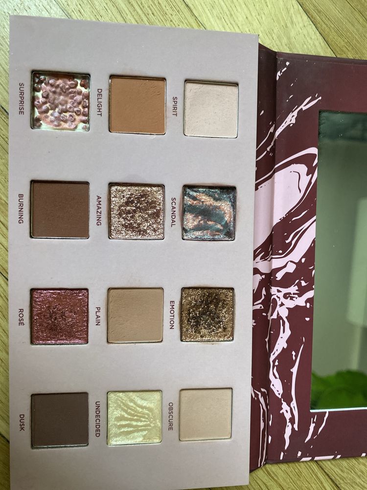 Paleta cieni Shocking Nudes Eveline Cosmetics
