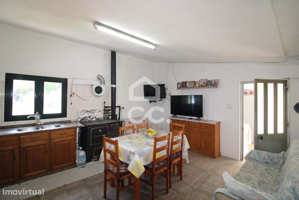 Quinta com moradia e arvores de fruto junto á N2