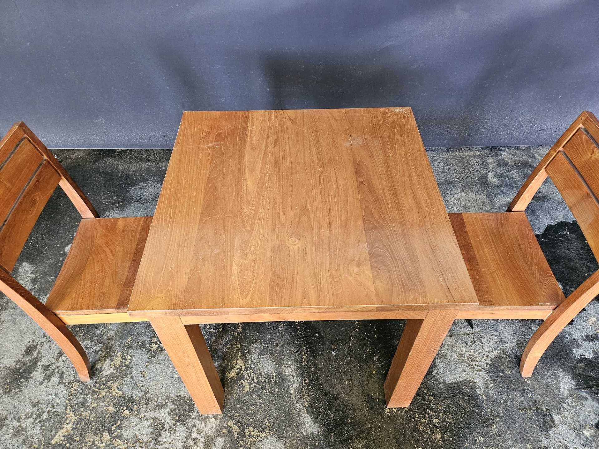 Conjunto mesa e cadeiras em cerejeira
