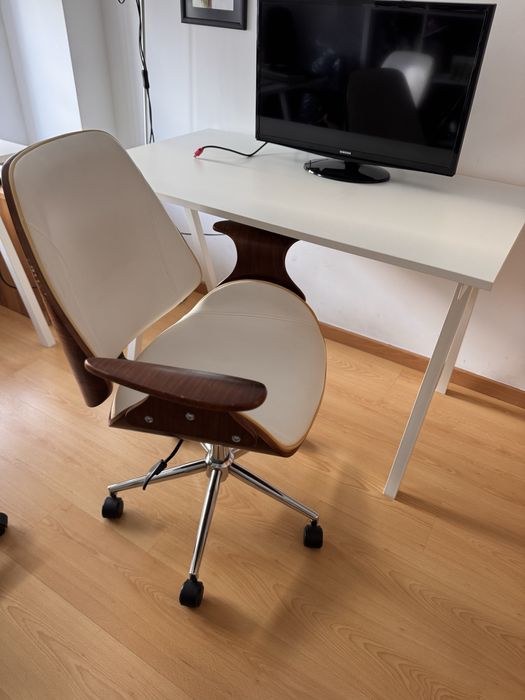 Conjunto de Secretária + Cadeira de Escritório + Ecrã