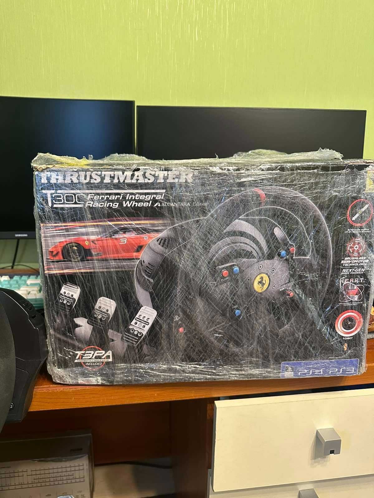 Игровой руль Thrustmaster T300 Ferrari Alcantara Edition+педали T3PA.