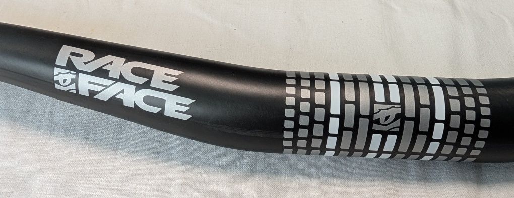 Kierownica RaceFace Sixc Carbon 31.8 785mm Black NEW
