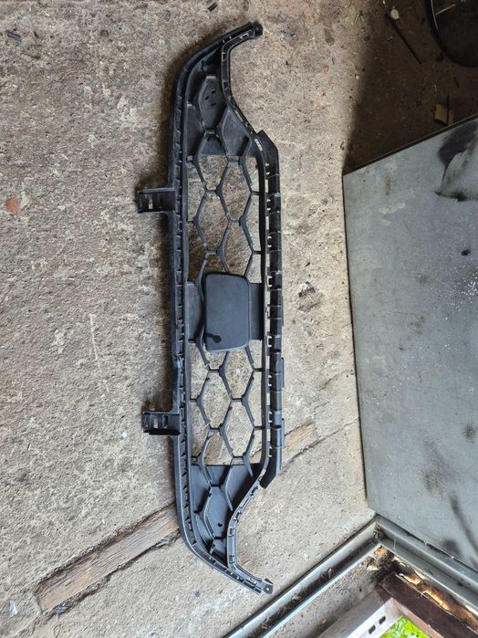 Kratka środkowa grill atrapa Kia Stonic GT-Line 17-