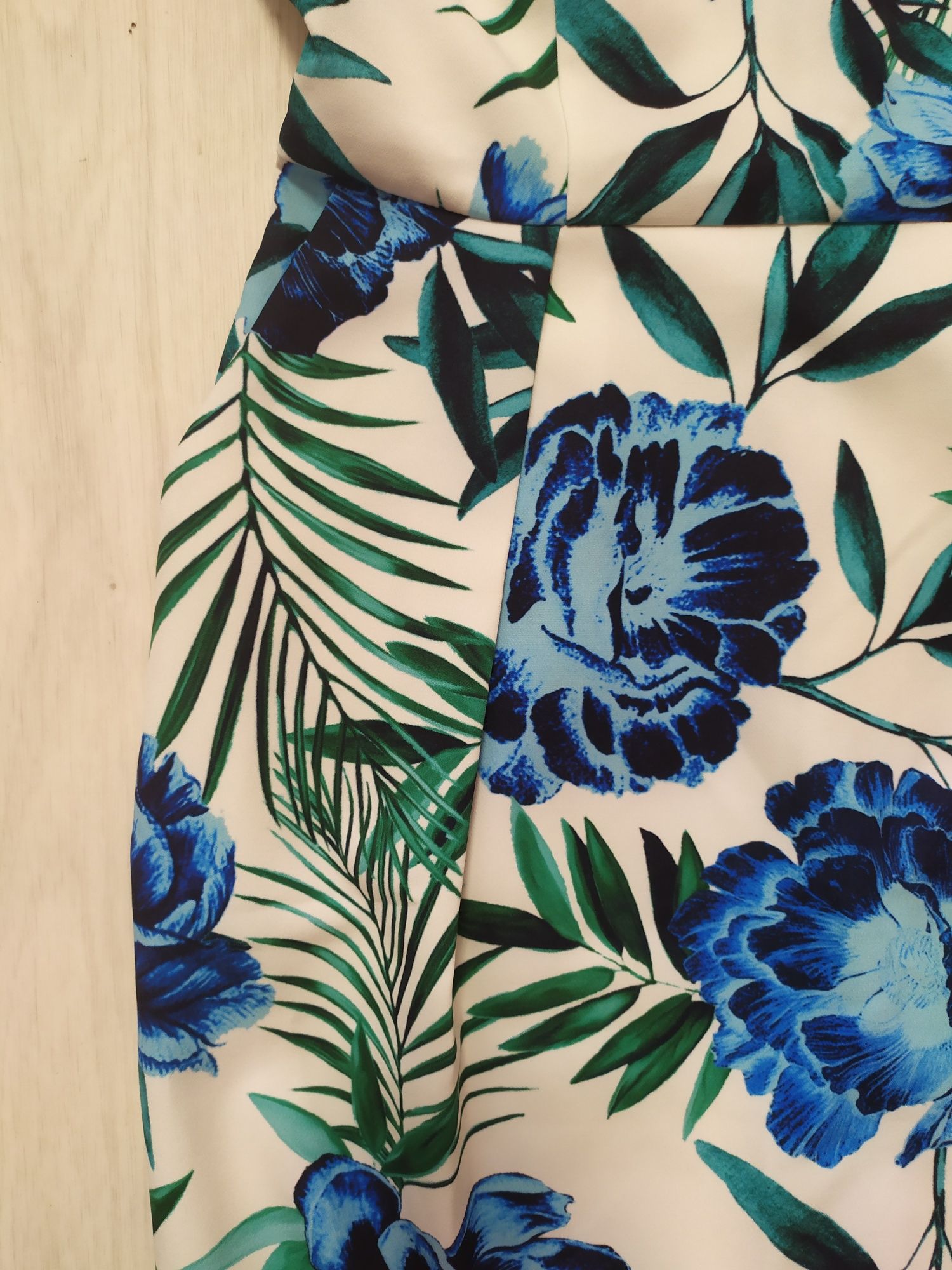 Sukienka w kwiaty rozmiar M niebieska biała zielone liście ramiączka