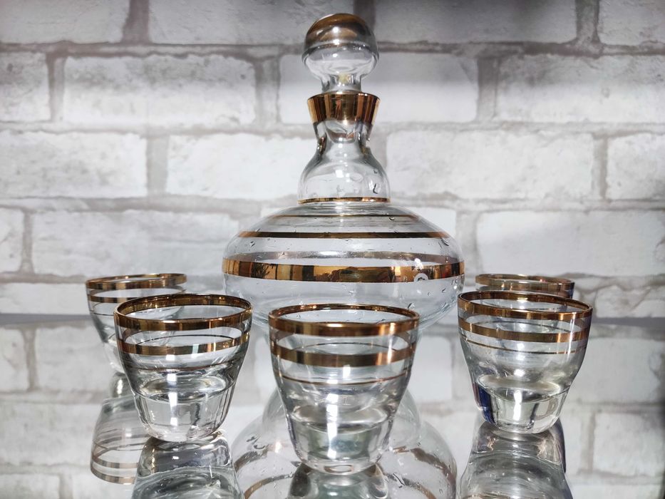 Винтажный графин и 5 стопок