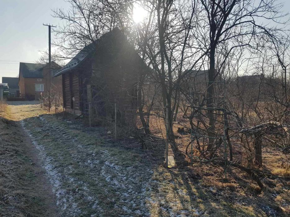 Будиночок зі зрубу та земельна ділянка 15 сот. с. Забужжя