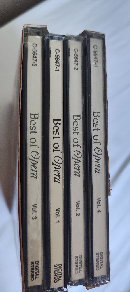 Opera nowe opakowanie zawierające 4 płyty CD