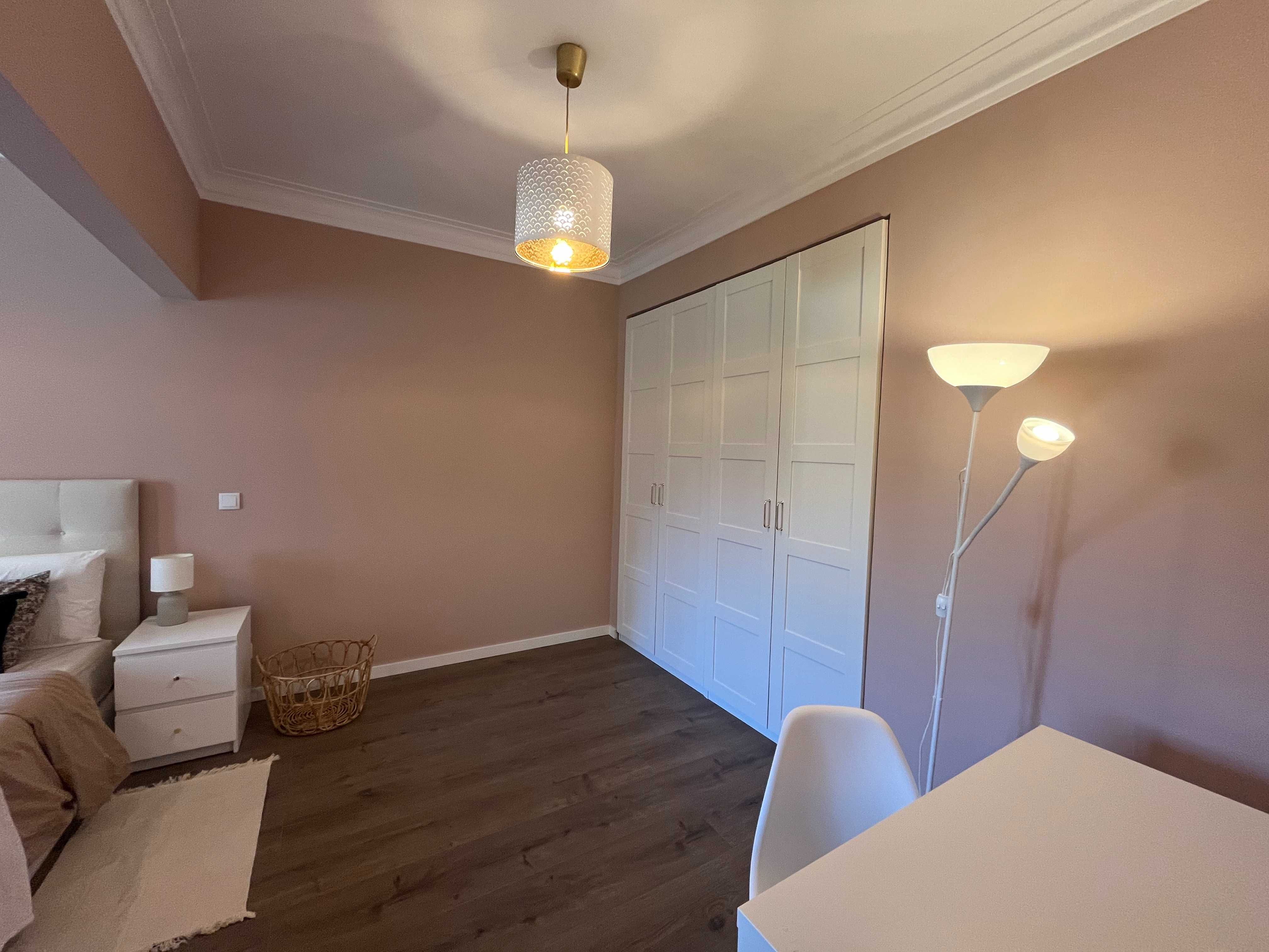 T2 Remodelado e Decorado com Logradouro em Alcântara – Lisboa