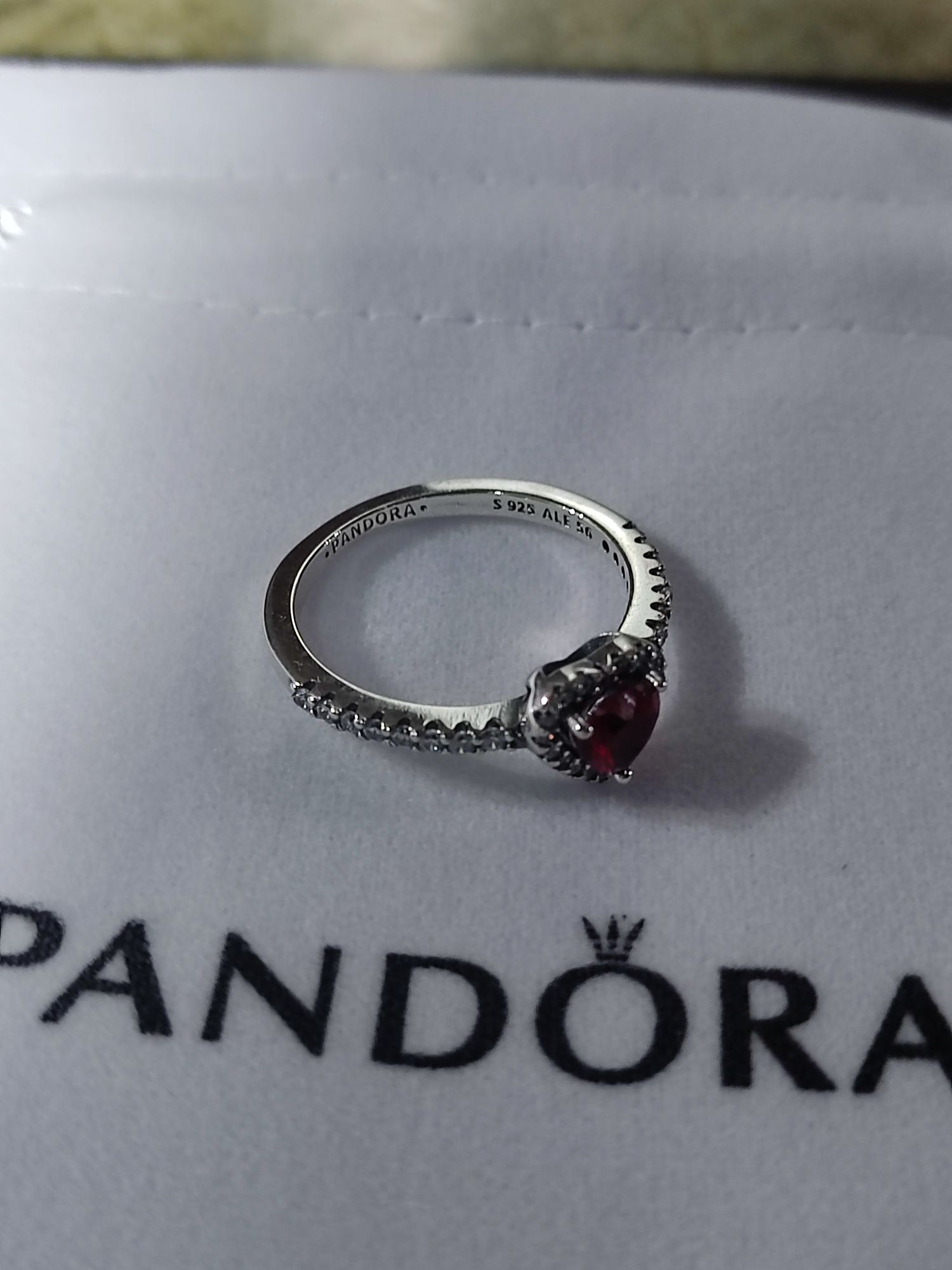 Pandora Anel Sparkling Red Elevated Heart