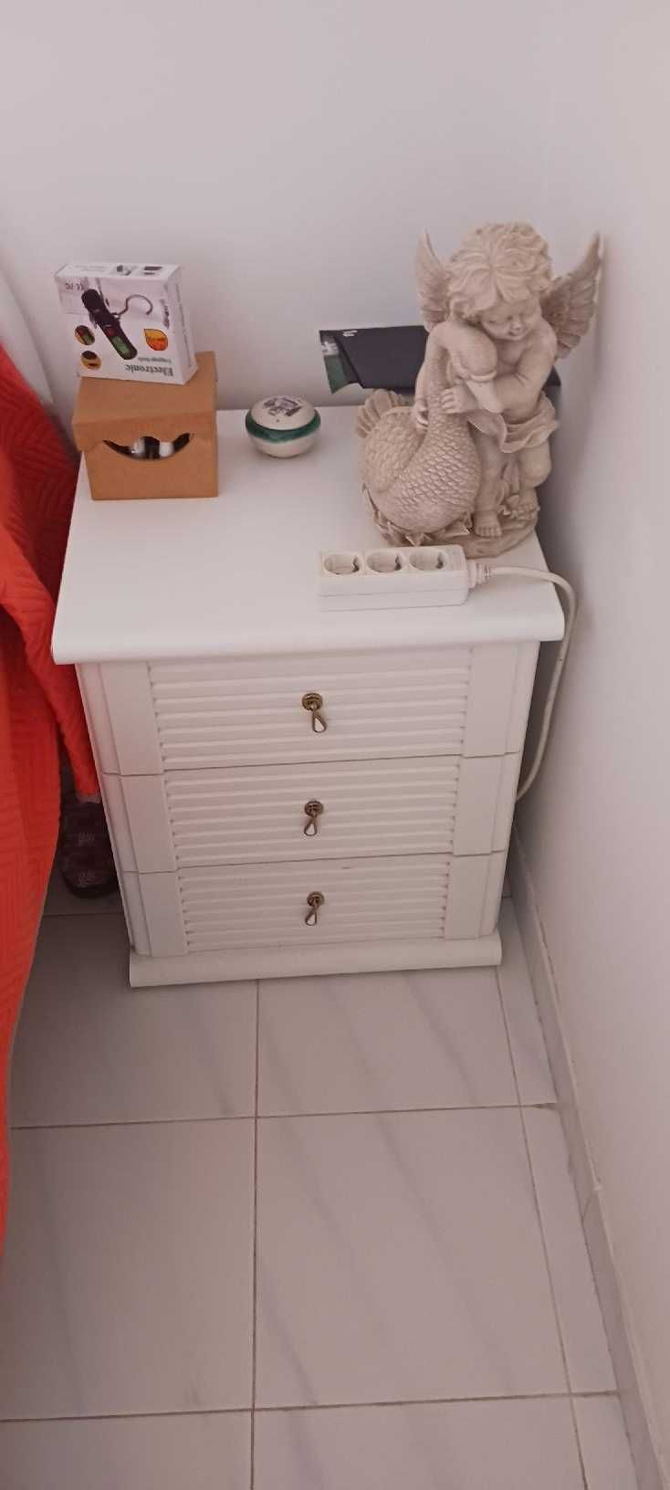 Quarto de casal branco
