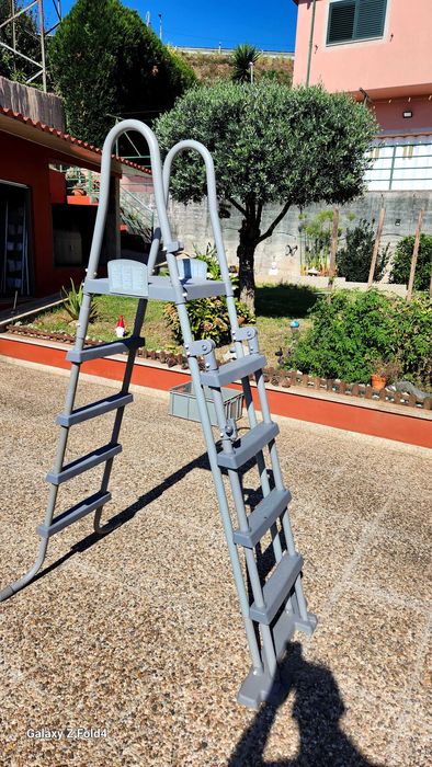 Escada para piscina.