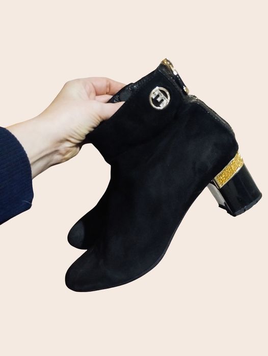 Замшеві ботинки жіночі