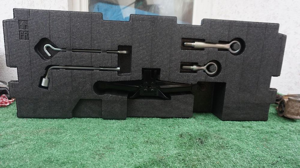 Wklad styropian bagaznika zestaw naprawczy hak klucz lewarek Mazda CX 5 2012 -